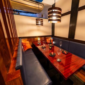 韓国の美しさを取り入れた店内は、都会のオアシスのよう。モダンな落ち着いた空間に。食事をしながら、心安らぐ時間をお過ごしいただけます。おしゃれで心地良い、そんな当店へぜひお越しください。