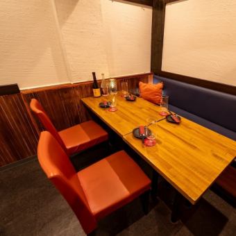 当店はただの韓国料理店ではありません。モダンなデザインと伝統が交差する店内で、韓国の現代と歴史を体感してください。おしゃれな空間での食事は、五感全てに喜びをもたらします。