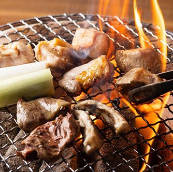 炭火焼で引き立つ鶏の旨み