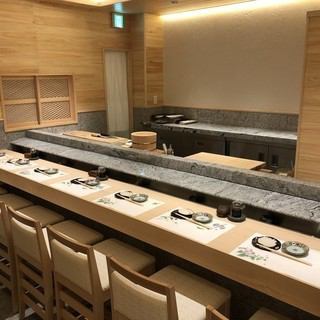 天然車海老握り/産地別本まぐろのトロ握り5種＆うに握り3種食べ比べなど旬の全7品◆カウンター席