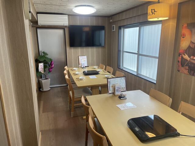 完全個室を複数完備しております。ご家族でのお食事やお祝い事など、様々なシーンで心置きなくお楽しみいただけます。高品質のあぐーしゃぶしゃぶを低価格でお楽しみ頂けますので、地元のお客様にもご好評を頂いております◎