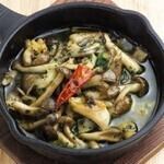 Stir-fried whelks and mushrooms with herb butter