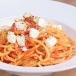 Mozzarella cheese tomato sauce