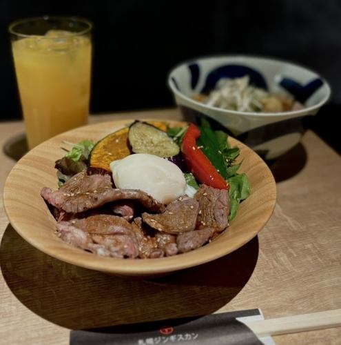 絶対!彩り野菜の生ラム丼ラーメンセット(ドリンク付き)