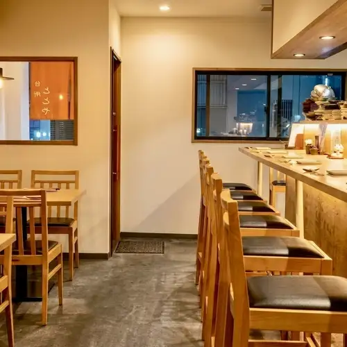 落ち着いた雰囲気の店内