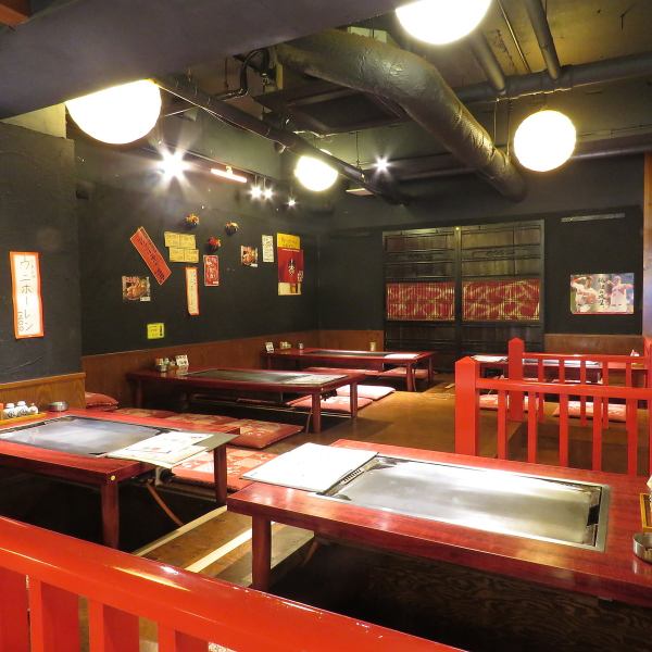 【少人数宴会】小上がりのお座敷は25名様迄の宴会が可能！広島駅やホテルへのアクセスも抜群なので観光や接待利用にもオススメ！広島名物料理2h飲放付きコースは4400円(税込)～ご用意♪全席鉄板付きなので熱々料理が楽しめます。(広島駅/忘新年会/歓送迎会/観光/お好み焼き/鉄板焼/牡蠣/宴会/飲放/地酒/座敷)