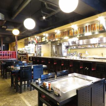御一人様からOK☆ライブ感あふれる広島名物の鉄板料理！！一面に鉄板を完備しています！いつでもアツアツの料理が食べられる☆【てっぱん家☆新名物】もんじゃ焼きも全席でお楽しみいただけます！(広島駅/新年会/歓送迎会/観光/お好み焼き/鉄板焼/牡蠣/宴会/飲放/地酒/座敷)