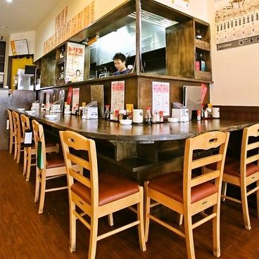 ≪Very popular with regular customers★≫ We also have counter seats, so feel free to come by even if you are alone ♪ During lunchtime, we serve set meals with soft drinks, so please take advantage of that.