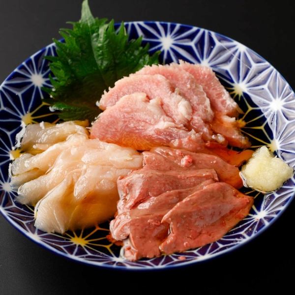 【肉刺し盛り合わせ】