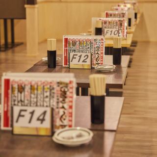 団体様のご予約もお任せ下さい！ご宴会にピッタリなテーブル席は少人数様から団体様まで利用可能◎新橋駅から近いのでフラッとお仕事帰りなどお気軽にお立ち寄りいただけます。