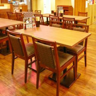 新橋駅SL広場より徒歩1分なのでお仕事帰りや終電間際まで、終電後も朝まで愉しみたい方にも最適◎昭和レトロの和みの空間で、旬の食材をたっぷり使用した逸品料理の数々をご堪能くださいませ。ご人数に合わせて快適なお席へご案内致します。少人数様から団体様までご対応可能◎