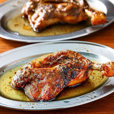梅田・東通りで楽しむ絶品鶏料理♪食べ応えのある骨付き肉は外せない!!海鮮料理も◎