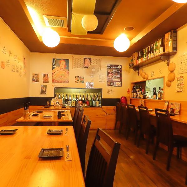 清潔感溢れるぬくもりのある店内。1階フロアは少人数から中人数、最大40名様までの貸切も◎喫煙も可能です！ご希望の方はお気軽にお問合せください！