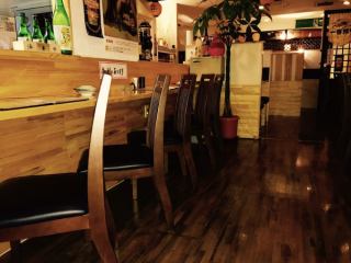 カウンター席もございます