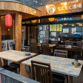 人気のテラス席ございます。　　季節によって最高の気分が楽しめます。