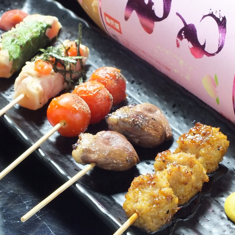 本格炭火で焼きあげた焼き鳥は絶品!日本酒などと共に…♪