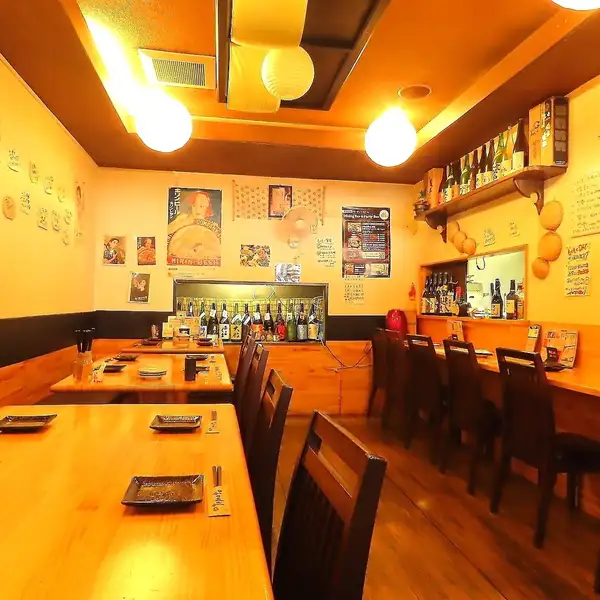 清潔感溢れるぬくもりのある店内。1階フロアは少人数から中人数、最大40名様までの貸切も◎喫煙も可能です!ご希望の方はお気軽にお問合せください!