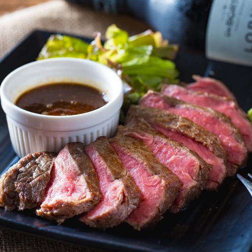 [Soft by low temperature cooking] Sirloin steak 230g