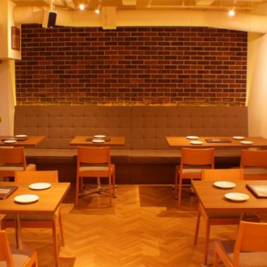 Space between the next seat is spacious The table seat is a very popular seat for farewell party and various banquets.Please enjoy delicious meals in calm adult space.【Meat Bal / homemade roast beef / all you can drink / lunch】