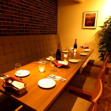 Cozy sofa seats are an essential seat for reservation ★ It is the best sofa seat for private meals and various banquets around 4 to 10 people.There is no doubt that the story will be surrounded by delicious meals!
