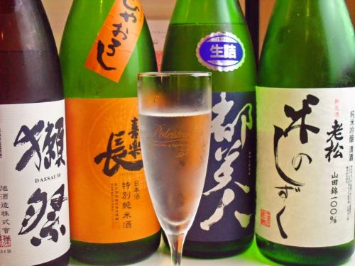 日本酒にこだわって地酒は常時20種類以上！