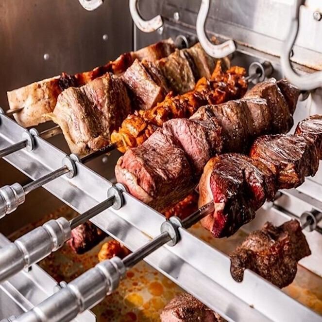 イチボや焼きパイナップル含む15種類シュラスコ食べ放題♪