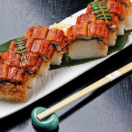 Eel sushi roll (half 1,738 yen/full 3,278 yen)