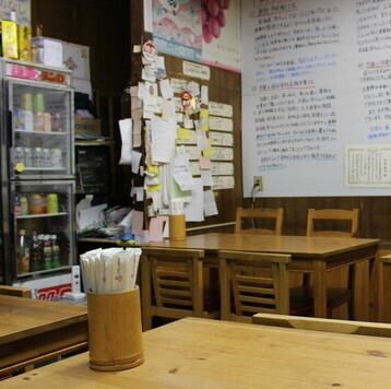 シンプルで落ち着いた店内は、完全貸切制ならではのプライベート感を演出。周囲を気にせず、ゆったり過ごせます。団体利用をメインに設計された空間で、宴会や会食に最適。お祝い対応も可能で、特別な日を華やかに彩ります。心地よい空間で楽しいひとときをお過ごしください。貸切の安心感も魅力。