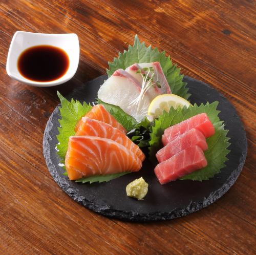 Assorted sashimi