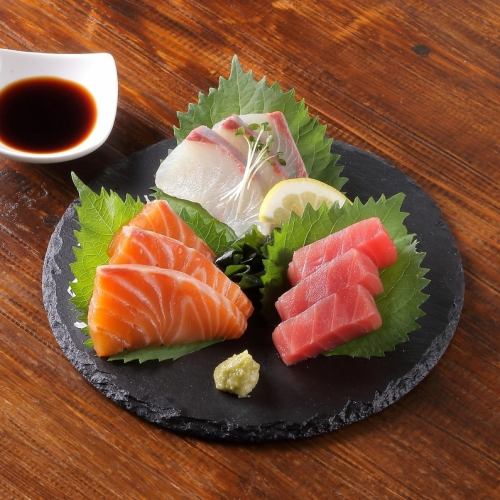 Assorted sashimi