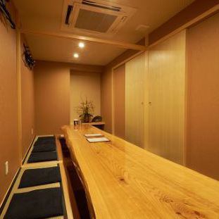 There is also a private room that can accommodate up to 30 people.It is a digging-type seat.Please use it for various banquets.