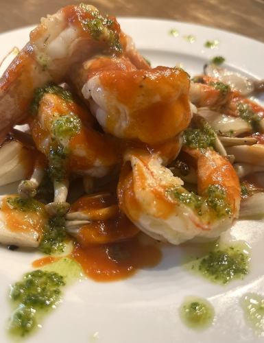 Sauteed red shrimp with tomato and soy sauce