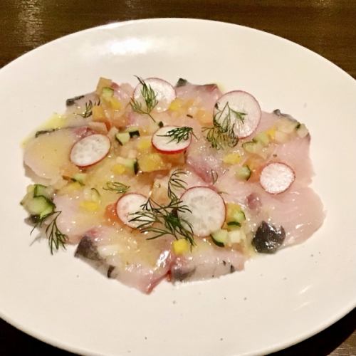  ビストロ風、Japaneseカルパッチョや海鮮、お魚メニューもワインに合わせて豊富にございます。