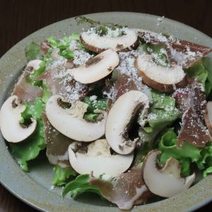 六甲シャンピニオンと生ハムのサラダ