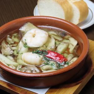 マッシュルームと海老のアヒージョ