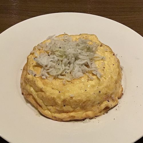 シラスのチーズ入りオムレツ