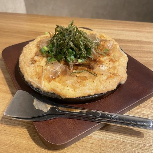 Yam and cod roe grilled on an iron plate