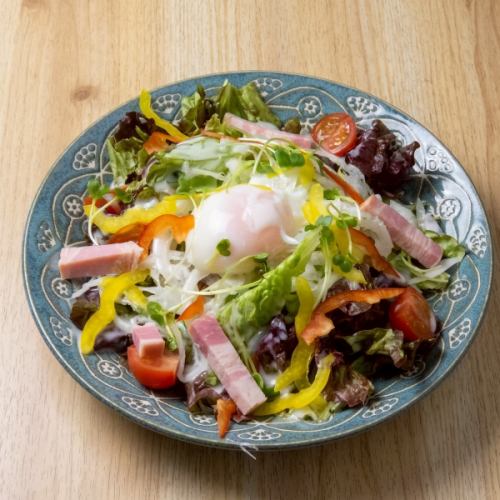 厚切りベーコンのシーザーサラダ