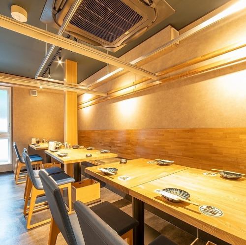 18名様までの宴会が出来ます。広々カウンター席もご用意