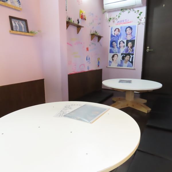 The semi-private space can be used by 3 to 12 people ◎ Otaku activities are also possible, so we look forward to your visit with your favorite goods ♪ Enjoy Korean food together!