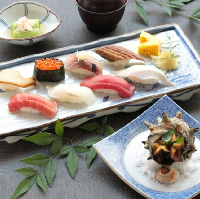 Enjoy delicious sushi in a private room.