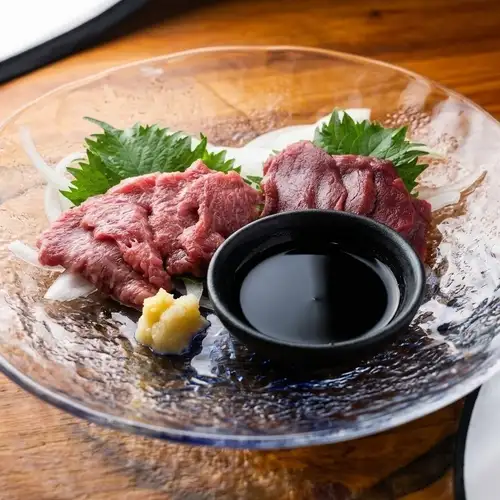 馬刺し二種盛り