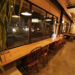 Counter seats that can also see night view