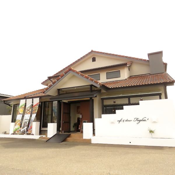 ～ランチ・カフェ・ディナータイムと楽しめます♪～　当店ではランチ・カフェタイム・ディナーも営業中～☆こだわりの温かくボリューミーなお食事が楽しめます♪テーブル席では2名様～4名様以上も対応可能◎お一人様でも安心の2名様掛けのお席もご用意しております!!