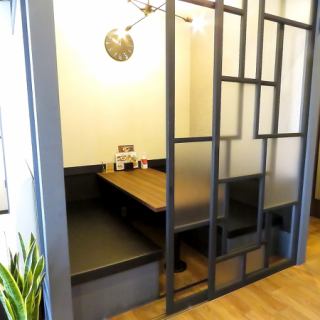 ボックス席もご用意しております。（写真は半個室席。こちらは１席となります）
