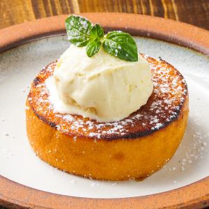 Baumkuchen brulee with vanilla ice cream