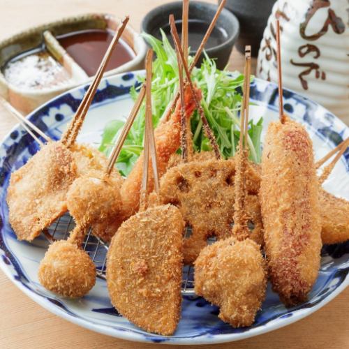 当店名物「串かつ十種盛り合せ」