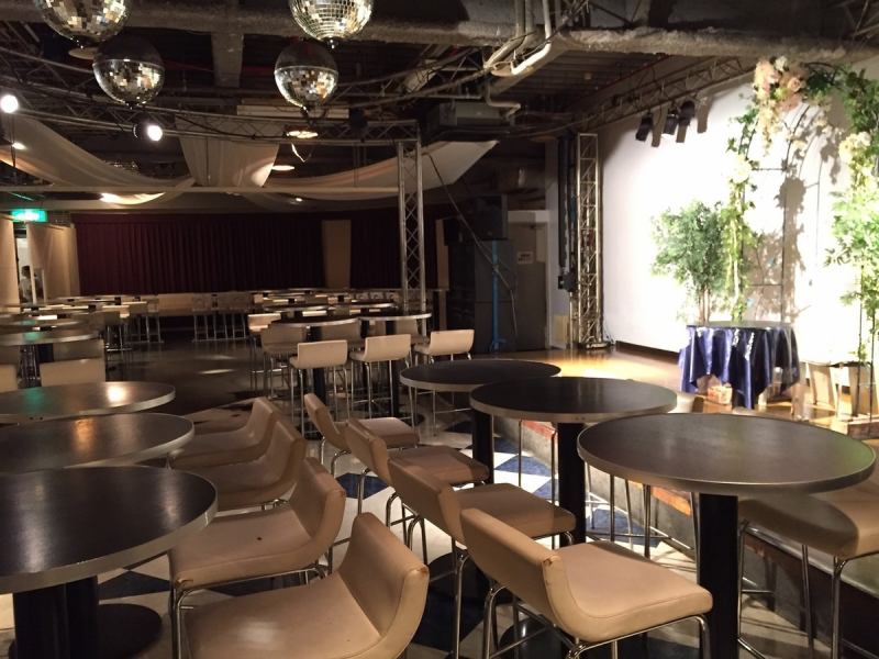"MAIN Room" Up to 120 people are equipped with OK video, sound and lighting equipment ♪ You can have a highly flexible party according to the purpose of the party
