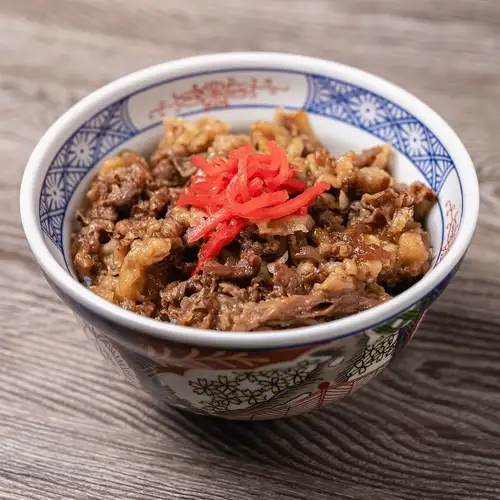 厳選和牛を贅沢に使用した絶品メニュー！お肉の旨みがご飯に染み込むボリューム満点「三郎の牛丼」