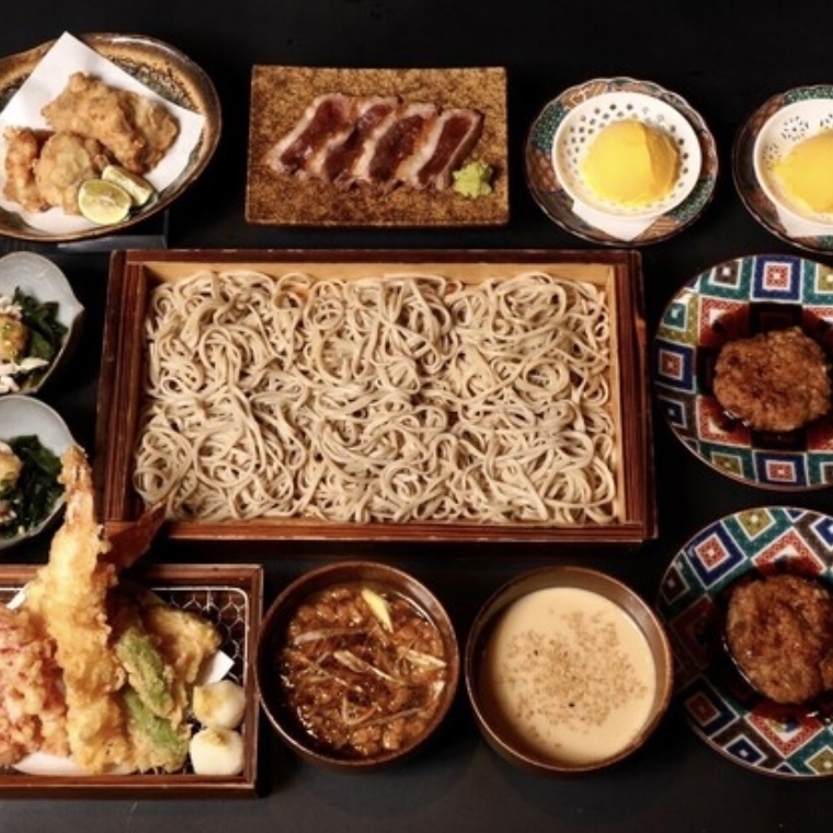 季節の食材を活かした逸品と厳選日本酒で乾杯